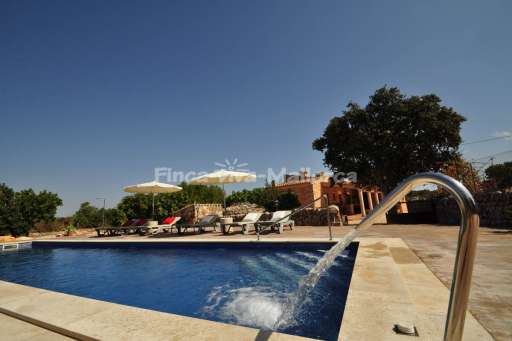 Finca Goret Santany, Pool, Massagestrahl, Terrasse, Sonnenliege, Sonnenschirm