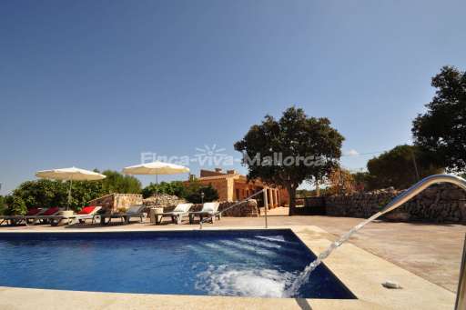 Finca Goret Santanyi, Pool, Massagestrahl, Terrasse, Sonnenliege, Sonnenschirm