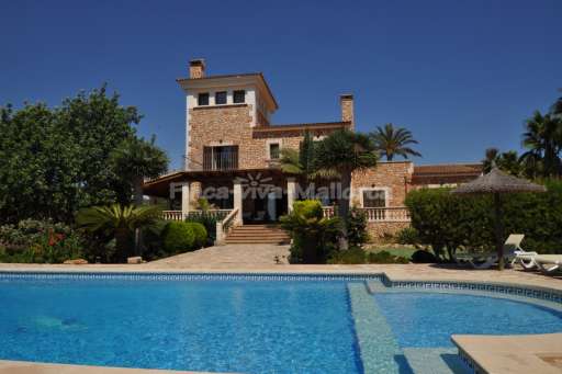 Finca Can Torre, Pool, Haus, Sonnenliege, Sonnenschirm