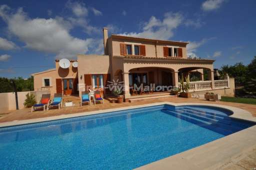 Finca Antonia, Pool, Haus, Sonnenliege, überdachte Terrasse