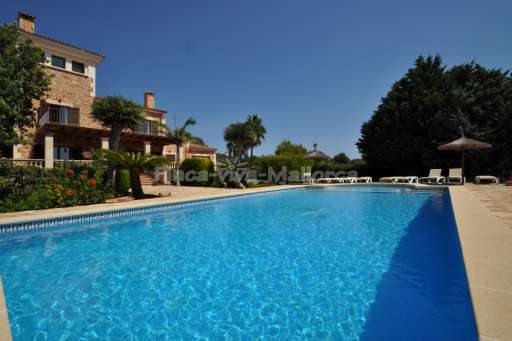 Finca Can Torre, Pool, Haus, Sonnenliege, Sonnenschirm