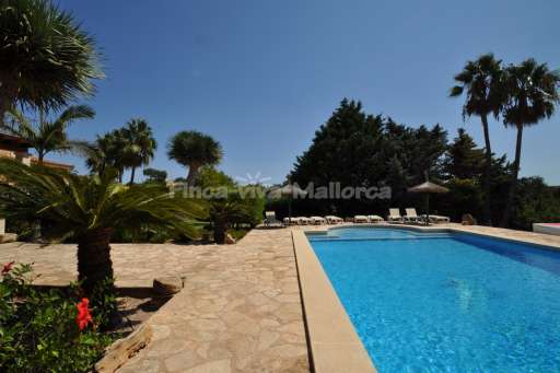 Finca Can Torre, Pool, Sonnenliege, Sonnenschirm