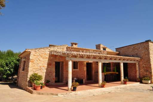 Finca Goret Santanyi, Haus, überdachte Terrasse