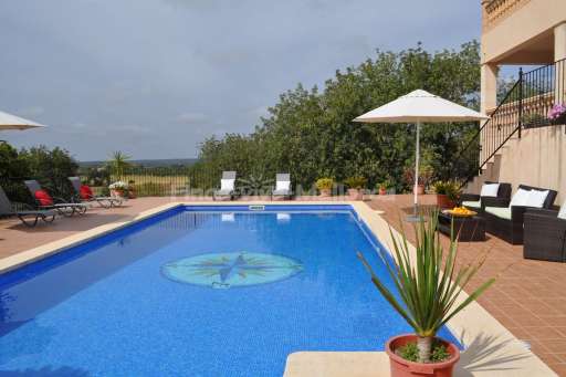 Finca Magda Cas Concos, Pool, Sonnenliege, Sonnenschirm, Lounge