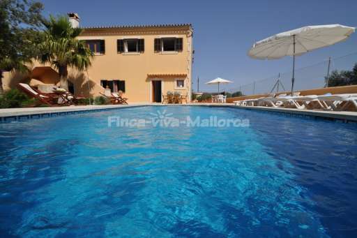 Casa de Rivas Cala Sanau, Pool, Haus, Sonnenliege, Sonnenschirm