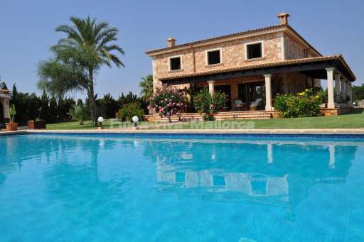 Villa Serena, Poo, HAus, überdachte Terrasse