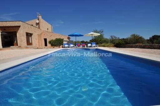 Finca Cati Cala Figuera, Pool, Sonnenliege, Sonnenschirm