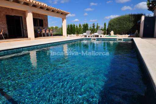 Casa Pedro, Pool, Haus, überdachte Terrasse, Sonnenliege