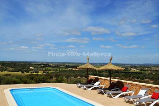 Finca Cova Ses Salines, Pool, Sonnenliege, Sonnenschirm