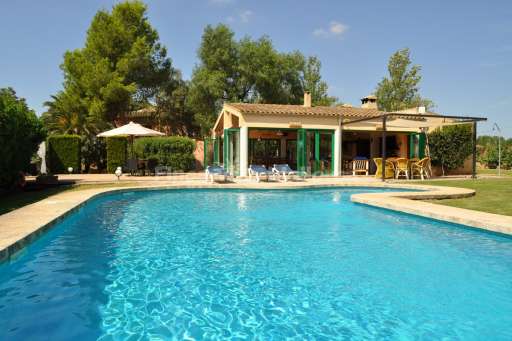 Finca Grande, Pool, Haus, Sonnenliege