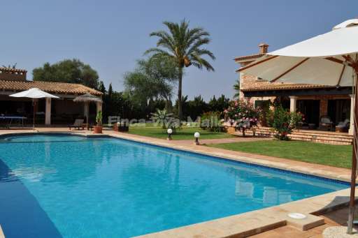 Villa Serena, Pool Sonnenschirm, überdachte Terrasse