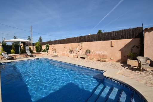 Casa Santanyi, Pool, Sonnenliege, Sonnenschirm