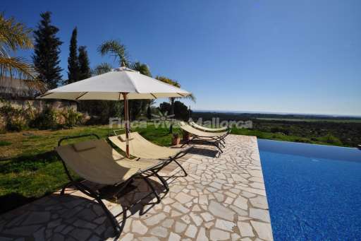 Finca Climent, Pool, Sonnenliege, Sonnenschirm, Weitblick, Terrasse