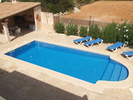 Finca Matti, Pool, Sonnenliege, überdachte Terrasse, Sitzmöglichkeit