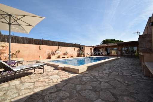 Casa Santanyi, Pool, Sonnenliege, Sonnenschirm