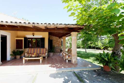 Casa Estades Gran Pollenca, überdachte Terrasse, Sitzmöglichkeit