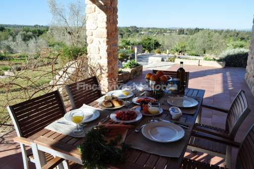 Finca Hermosa de Muro, überdachte Terrasse, Sitzmöglichkeit, Essbereich