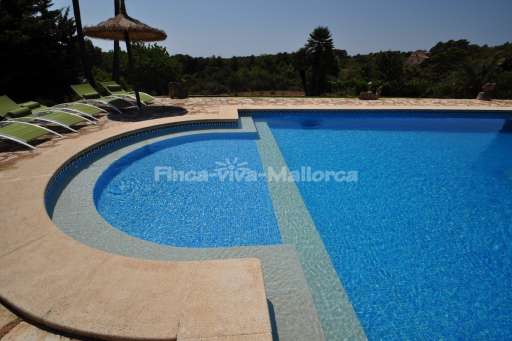 Finca Can Torre, Pool, Sonnenliege, Sonnenschirm