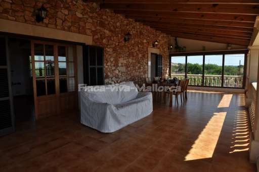 Casa Galerins, überdachte Terrasse, Essbereich