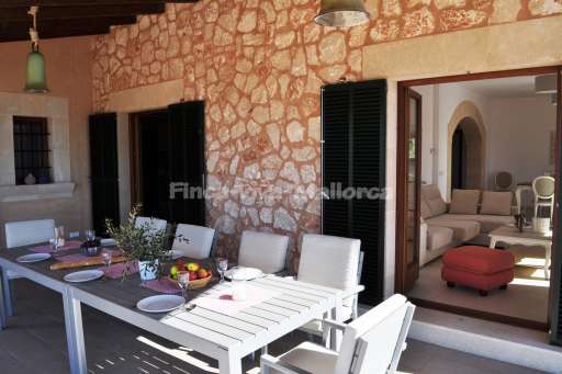 Casa Nova, überdachte Terrasse, Wohnzimmer, Essbereich