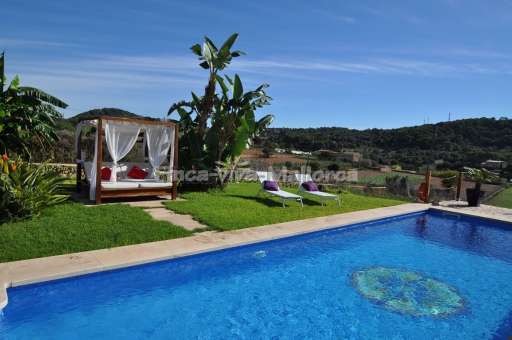 Finca David, Pool, Sonnenliege, Himmelbett