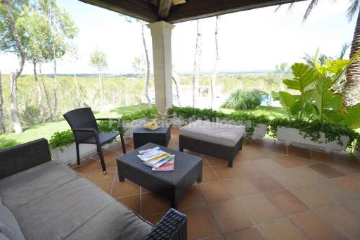 Finca Grandiosa, überdachte Terrasse, Lounge, Sitzmöglichkeit
