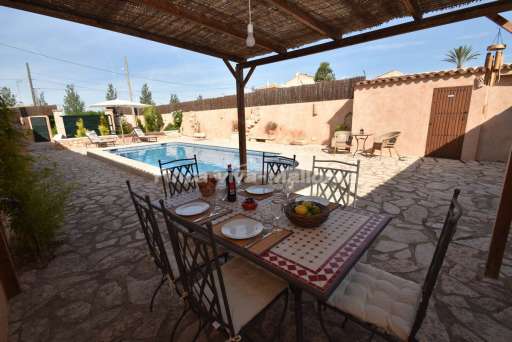 Casa Santanyi, überdachte Terrasse, Sitzmöglichkeit, Pool