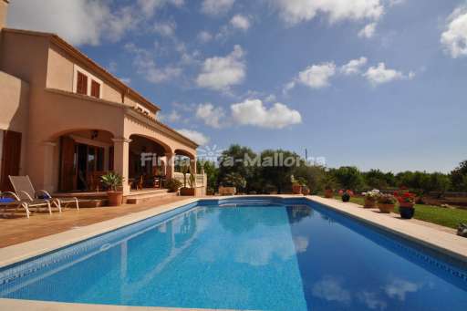 Finca Antonia, Pool, Haus, Sonnenliege, überdachte Terrasse