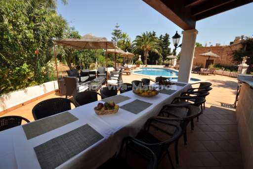 Finca Cas Concos, überdachte Terrasse, Essbereich, Lounge