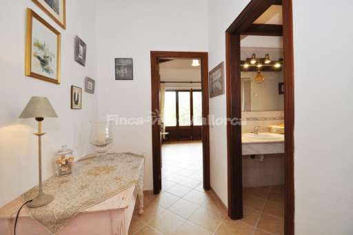 Finca Cati Cala Figuera, Flur, Badezimmer