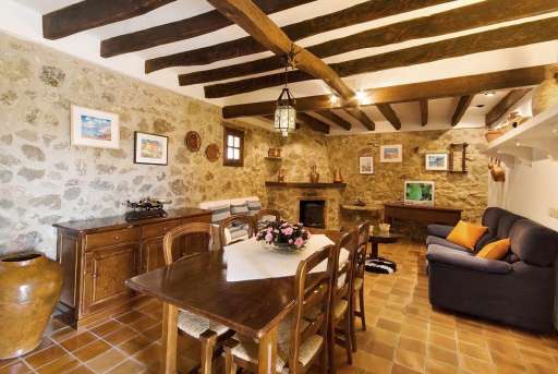 Finca Piedra Port de Pollenca, Essbereich, Wohnzimmer, Sofa
