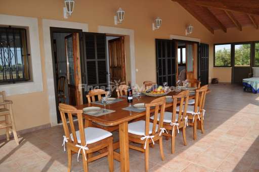 Casa de Rivas Cala Sanau, überdachte Terrasse, Essbereich