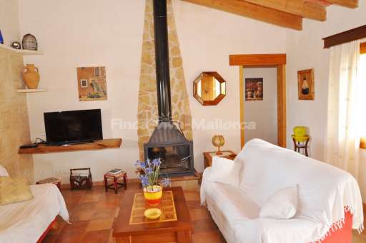 Finca Bardet Campos, Wohnzimmer, Sofa, Kamin