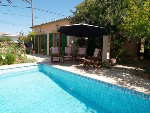 Finca Casa Leo, Pool, Terrasse, Sonnenschirm, Sitzmöglichkeit, Essbereich