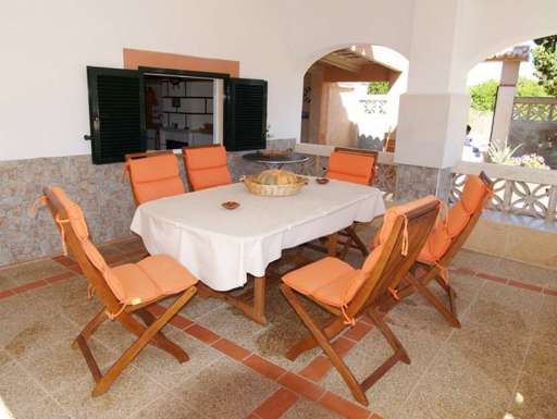 Chalet Lopez, überdachte Terrasse, Sitzmöglichkeit, Essbereich