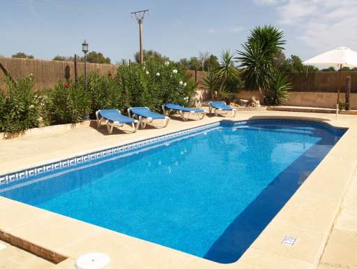 Finca Matti, Pool,Sonnenliege, Sonnenschirm