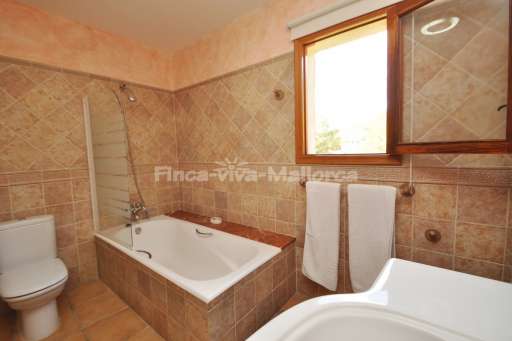 Finca Comodo Vall d'Or Golf, Badezimmer, Badewanne