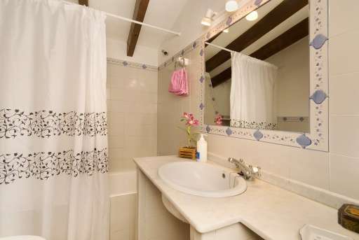 Finca Piedra Port de Pollenca, Badezimmer, Badewanne