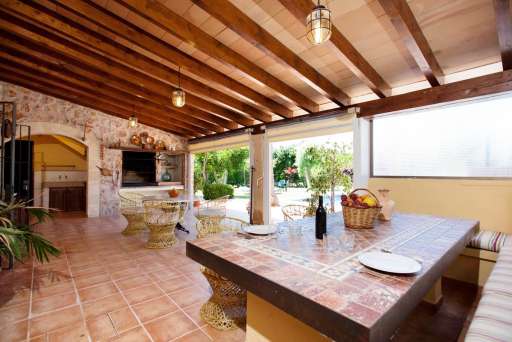 Casa Estades Gran Pollenca, überdachte Terrasse, Sitzmöglichkeit