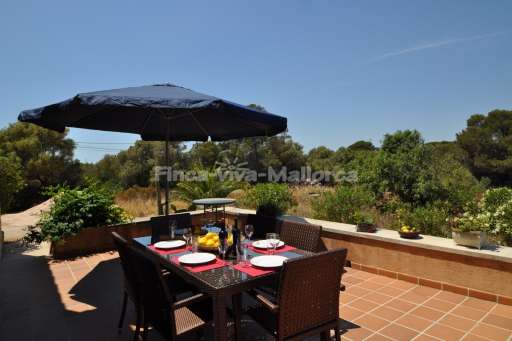 Finca Cati Cala Figuera, Terrasse, Essbereich, Sonnenschirm