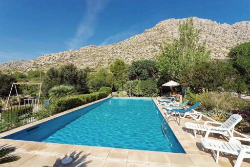Finca Piedra Port de Pollenca, Pool, Sonnenliege, Sonnenschirm