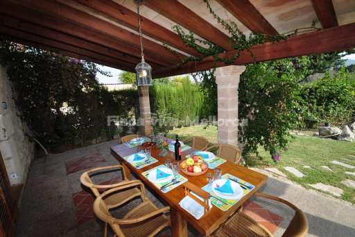 Finca Antonio gran, überdachte Terrasse, Sitzmöglichkeit, Essbereich