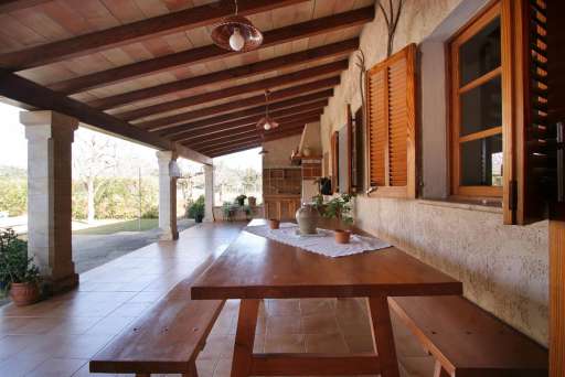 Finca Fontxica Pollenca, überdachte Terrasse, Sitzmöglichkeit, Essbereich