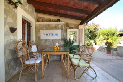 Finca Fullos Pollenca, überdachte Terrasse, Sitzmöglichkeit, Essbereich