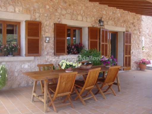 Finca David, Essbereich, überdachte Terrasse, Sitzmöglichkeit