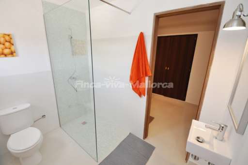 Finca Lorita Santanyi, Badezimmer, ebenerdige Dusche, Bad en Suite