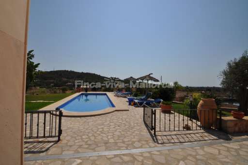 Finca David, Pool, Sonnenliege, Sonnenschirm