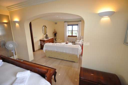 Villa Serena, Schlafzimmer, Doppelbett, Sofa