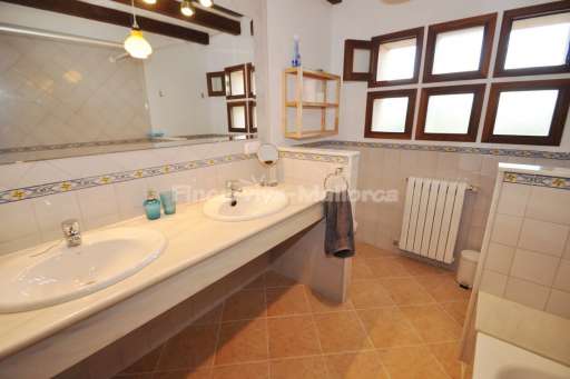 Finca Cati Cala Figuera, Badezimmer