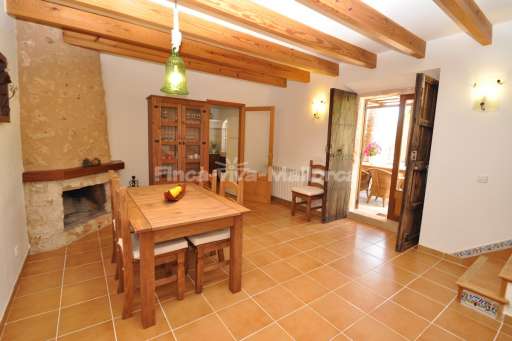 Finca Can Pelat, Esszimmer, Essbereich, Kamin